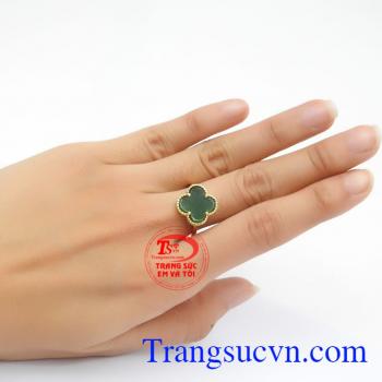 Nhẫn cỏ 4 lá Nephrite