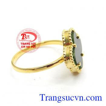 Sản phẩm được chế tác từ ngọc bích thiên nhiên rất tốt cho sức khỏe, bảo hành 6 tháng, giao hàng nhanh trên toàn quốc