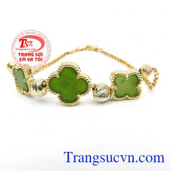 Lắc tay cỏ 4 lá may mắn là sản phẩm lắc tay trẻ trung. 