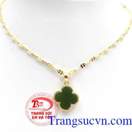 Bộ dây chuyền cỏ 4 lá là bộ dây chuyền được chế tác từ ngoc nephrite thiên nhiên mang đến may mắn và sức khỏe cho người đeo,Bộ dây chuyền cỏ 4 lá