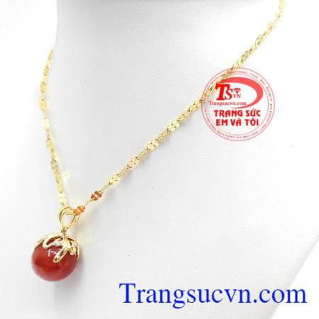 sản phẩm bọ vàng tôn nên vẻ đẹp của ngọc cẩm thạch,Bộ dây chuyền sang trọng