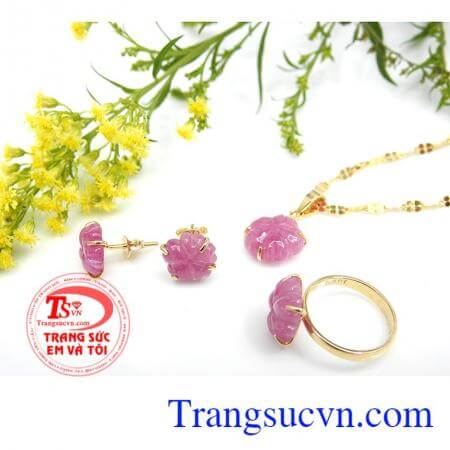 bộ trang sức quý phái tôn nên vẻ đẹp á đông,Bộ trang sức Ruby đẹp