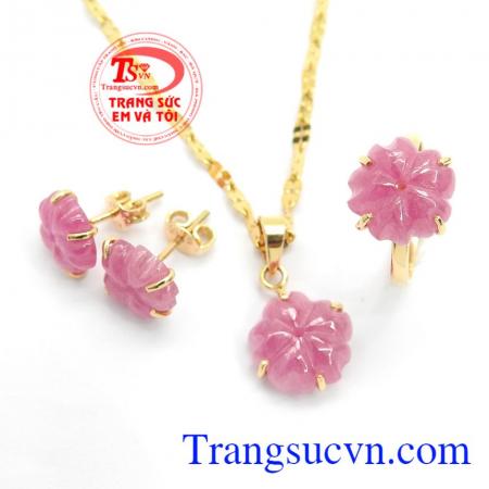 Thương hiệu dẫn đầu Việt Nam, sản phẩm đa dạng phong phú, được khách hàng tin tưởng nhiều năm liền,Bộ trang sức Ruby đẹp
