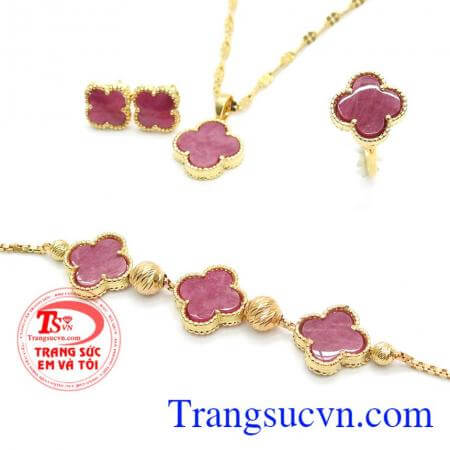 Bộ trang sức Ruby sang trọng Bộ trang sức Ruby sang trọng