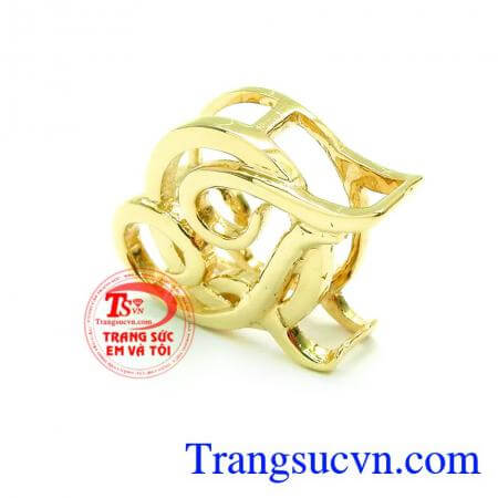 Mặt dây chuyền nữ vàng quý phái dễ kết hợp cùng nhiều kiểu dây chuyền vàng