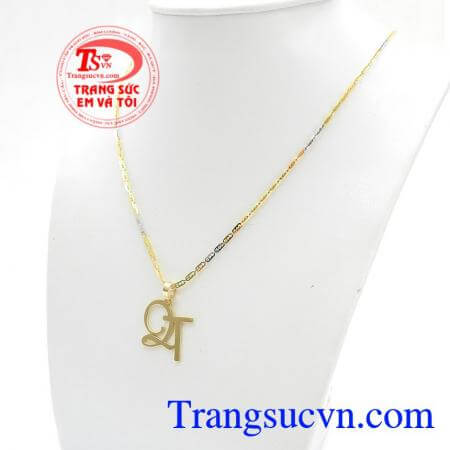 Bộ Dây Chuyền Mặt TQ Trang Nhã là sự kết hợp giữa mặt dây chữ TQ mới lạ và dây chuyền 2 màu độc đáo, mang lại vẻ đẹp mới mẻ,quý phái cho phái đẹp,Bộ Dây Chuyền Mặt TQ Trang Nhã