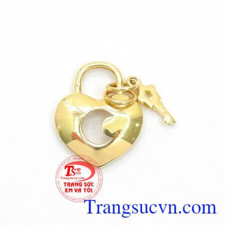 mặt dây phong cách tinh tế sang trọng phù hợp nhiều kiểu dây chuyền và phong cách thời trang mới,Mặt Dây Chuyền Vàng Khóa Trái Tim