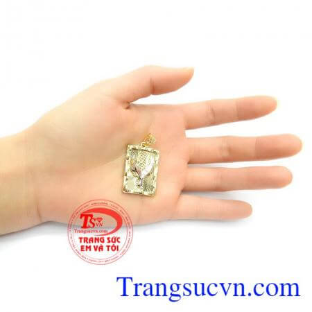 Mặt dây chuyền nam chạm khắc vàng 10k sáng bóng đảm bảo chất lượng hợp thời trang, sang trọng và phong thủy