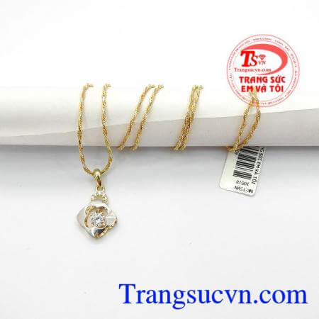 Bộ dây chuyền kết hợp độc đáo mang đến nét dịu dàng và sang trọng cho người đeo,Bộ dây chuyền kết hợp độc đáo mang đến nét dịu dàng và sang trọng cho người đeo
