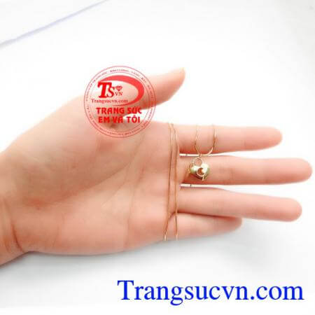 là sự kết hợp đầy độc đáo và sáng tạo mang lại nét dịu dàng mới mẻ cho bộ dây,Bộ Dây Chuyền Chìa Khóa Trái Tim