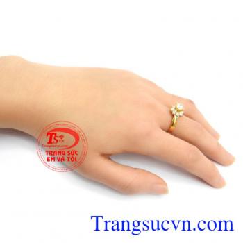Nhẫn nữ vàng gắn Kim Cương thiên nhiên dành cho phái đẹp, đeo hợp thời trang và quý phái