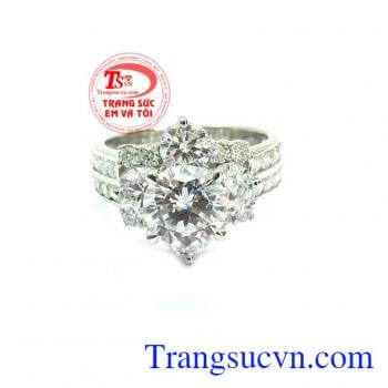 Kim cương được xem như là vật huyền bí tượng trưng cho sức mạnh, quyền lực, sự giàu sang, lòng quả cảm và mang lại may mắn