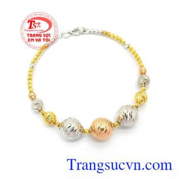 Vòng bi vàng Italy là sản phẩm vòng tay nhập khẩu từ đất nước Italy xinh đẹp được chế tác từ vàng 18k bền màu, đẹp. 