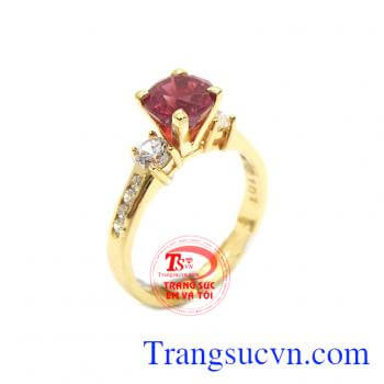 Nhẫn nữ ruby đỏ là sản phẩm đá Ruby thiên nhiên, sản phẩm được chế tác từ vàng 14k