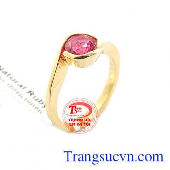 Nhẫn nữ ruby hoàng gia là sản phẩm đá ruby thiên nhiên đẹp
