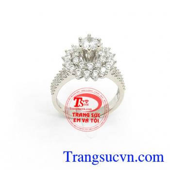 Nhẫn Nữ Vàng Trắng Sang Trọng đính đá chế tác tinh xảo sắc nét trên từng chi tiết