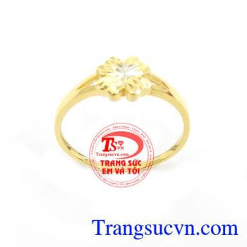 Nhẫn nữ vàng tây nhẹ nhàng phù hợp với nhiều phong cách trang phục và thị hiếu phái đẹp
