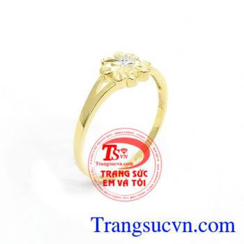 Nhẫn Vàng Cỏ Bốn Lá chế tác tinh xảo, sắc nét mang đến nét nhẹ nhàng, tinh tế trong từng đường nét