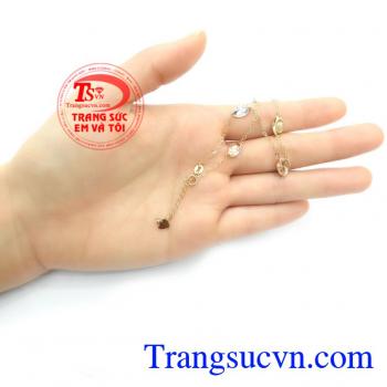 Lắc Chân Ý Đẹp Tươi Sáng Bóng