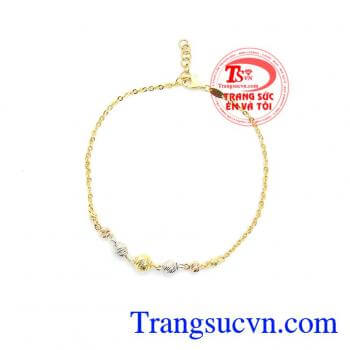 Lắc Chân Bi Ý Phong Cách