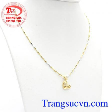 Bộ Dây Chuyền Vàng Tây Tinh Tế kết hợp giữa mặt dây trái tim tinh xảo và dây chuyền kiểu dịu dàng mang lại vẻ nhẹ nhàng, quý phái cho phái đẹp,Bộ Dây Chuyền Vàng Tây Tinh Tế