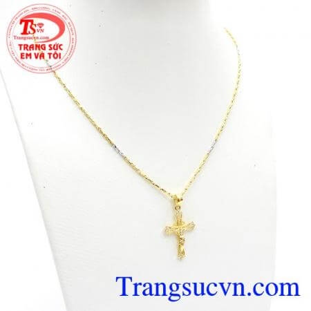 Bộ Dây Chuyền Mặt Dây Thánh Giá là sự kết hợp giữa mặt dây thánh giá và dây chuyền vàng ưa chuộng, tạo nên sự trang nhã, nhẹ nhàng và sang trọng cho phái đẹp,Bộ Dây Chuyền Mặt Dây Thánh Giá