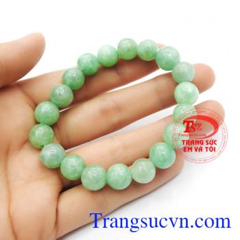 Ngoài ra việc đeo ngọc làm trang sức còn giúp người đeo thêm sang trọng và quý phái hơn.