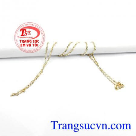 Dây Chuyền Vàng Ý Độc Đáo xuất xứ Italy chế tác công nghệ cao, đường nét tinh xảo, phù hợp nhiều loại mặt dây chuyền khác nhau, là món quà tuyệt vời dành tặng người bạn yêu thương.