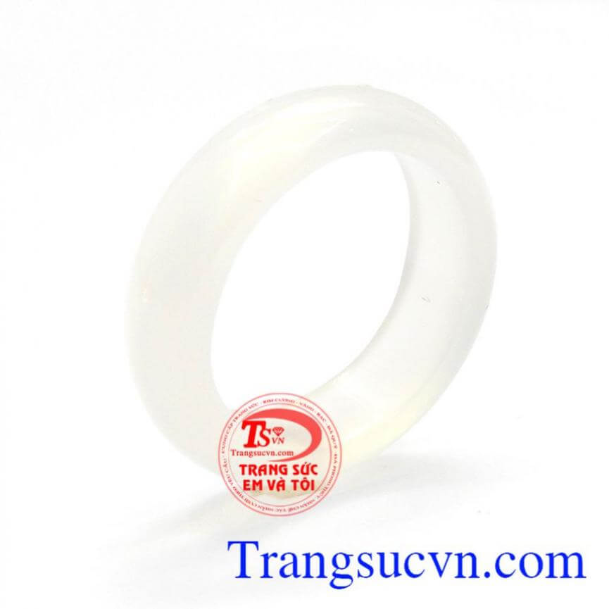 Nhẫn ngọc mã não trắng đục