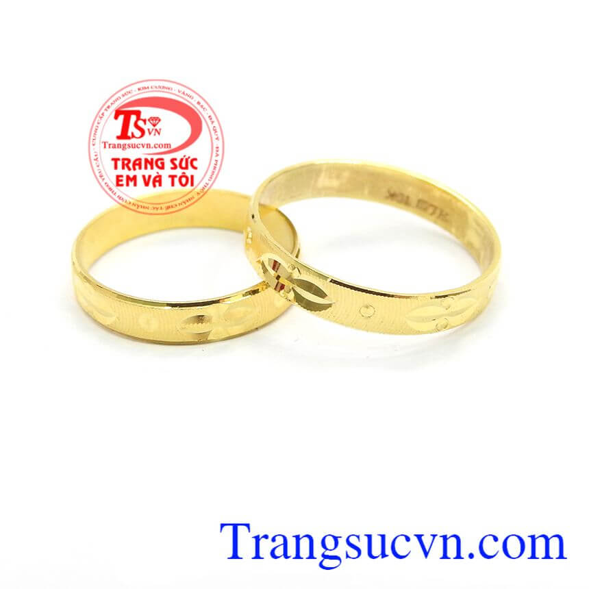 Nhẫn cưới hạnh phúc trọn vẹn là sản phẩm vàng tây đẹp, gắn kết hôn nhân bền chặt