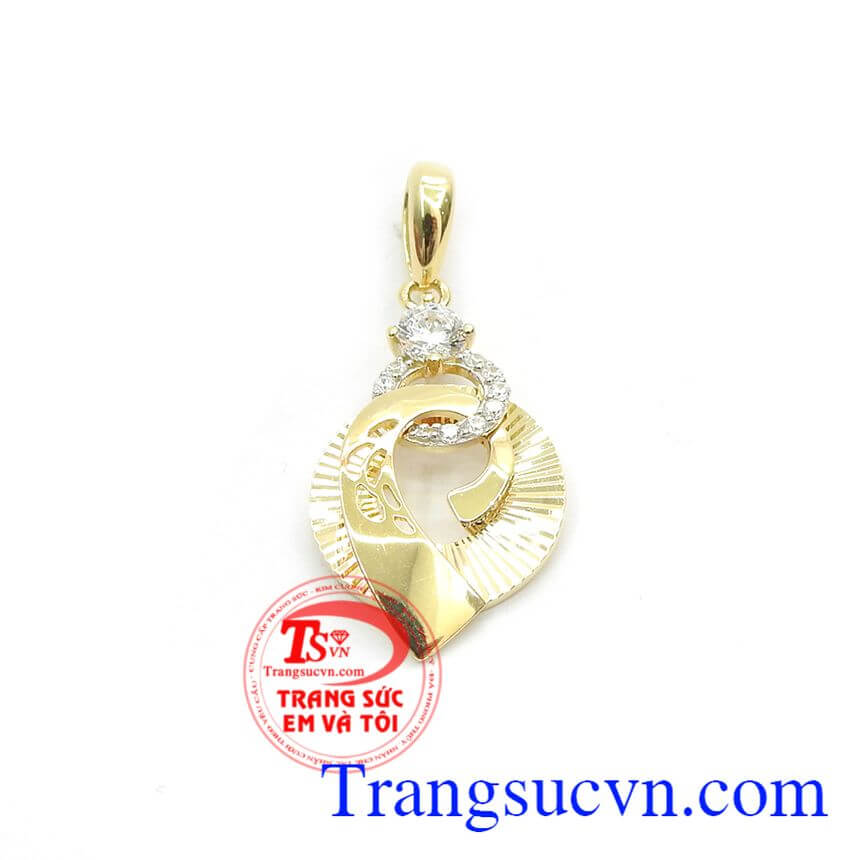 Mặt dây vàng đẹp quý phái là sản phẩm nhập khẩu từ Hàn Quốc, sản phẩm được chế tác tinh tế, sắc nét theo công nghệ 3D mới mang vẻ đẹp trang trọng, quý phái hơn,Mặt dây vàng đẹp quý phái