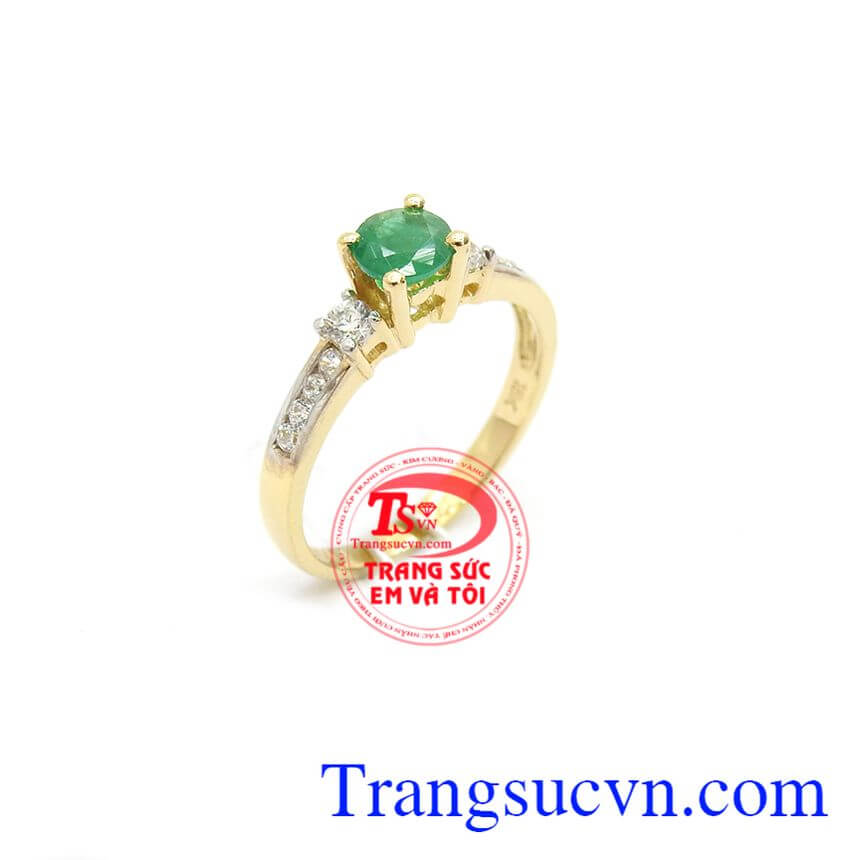 Nhẫn vàng Emerald là sản phẩm đá ngọc lục bảo thiên nhiên mang đến vẻ đẹp trẻ trung, sang trọng cho người đeo