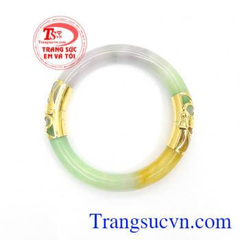 Vòng Cẩm Thạch Bọc Vàng Tài Lộc ngoài chức năng làm đồ trang sức trang nhã, sang trọng cho phái đẹp. Vòng Cẩm Thạch Bọc Vàng Tài Lộc