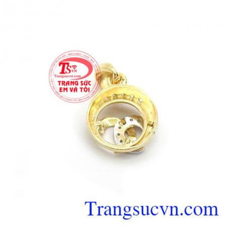 công ty trang sức em và tôi chuyên cung cấp các sản phẩm vàng, bạc, đá quý, đá phong thủy, ngọc trai có giấy kiểm định,Mặt dây chuyền vàng Chanel