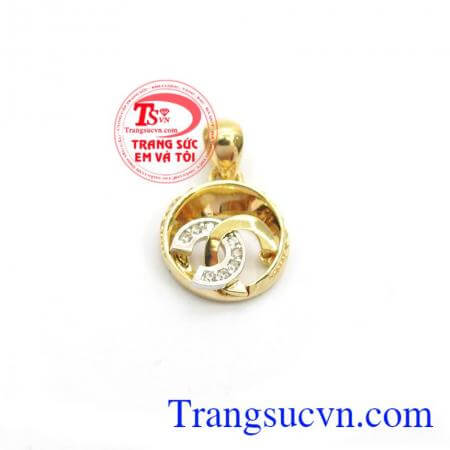 Mặt dây chuyền vàng Chanel được chế tác từ vàng 18k, sản phẩm tinh tế, sang trọng mang đến vẻ đẹp quyến rũ cho phái đẹp,Mặt dây chuyền vàng Chanel