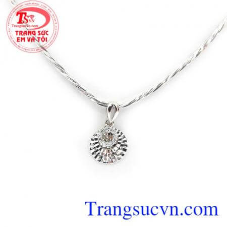 Công ty trang sức em và tôi chuyên cung cấp các sản phẩm vàng, bạc, đá quý, đá phong thủy, ngọc trai có giấy kiểm định,Bộ dây chuyền vàng trắng xinh xắn