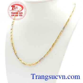Dây Chuyền Nam Vàng Tây Phong Cách thương hiệu Em Và Tôi uy tín chất lượng, kiểu dáng phù hợp phong cách mạnh mẽ, nam tính phái mạnh,dễ dàng kết hợp nhiều phong cách thời trang khác nhau.