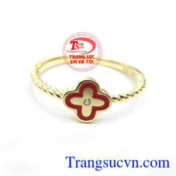 Sản phẩm được chế tác tinh xảo, tôn nên vẻ đẹp của đôi bàn tay xinh xắn