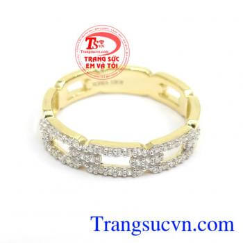 Nhẫn Nữ Đính Đá Phong Cách Mới chế tác trên công nghệ cao, đường nét mới lạ, tinh xảo phù hợp phong cách thời trang mới