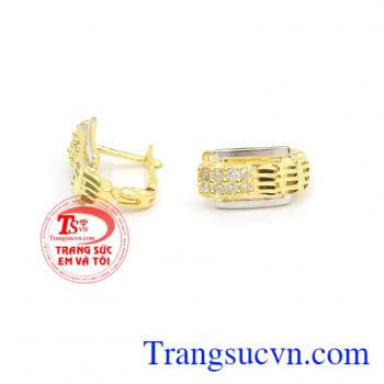 Mang lại vẻ đẹp sang trọng cho người đeo. Hoa tai vàng tây thanh lịch