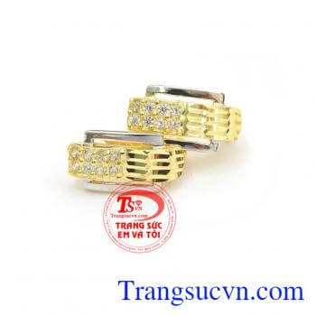 Hoa tai vàng tây thanh lịch là sản phẩm hoa tai được chế các công phu.
