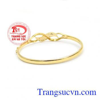 Vòng tay vàng tây sang trọng là món quà dành tặng phái nữ trong các ngày sinh nhật, các dịp lễ valentine, 3/8. 