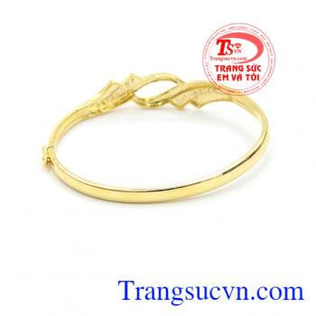 Vòng tay quý phái là món quà ý nghĩa dành tặng phái đẹp.