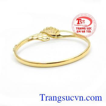 Vòng tay đẹp quý phái là sản phẩm trang sức được chị em phụ nữ ưa thích.