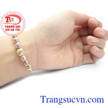 Sản phẩm chế tác tinh xảo, sắc nét, kiểu dáng sang trọng và tinh tế. Lắc bi Italy đẹp