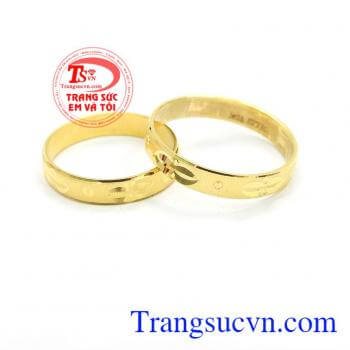 Nhẫn cưới hạnh phúc trọn vẹn là sản phẩm vàng tây đẹp, gắn kết hôn nhân bền chặt
