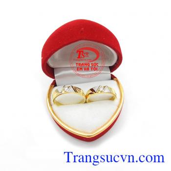 Nhẫn cưới vàng vàng tây đẹp sang trọng tinh tế cho đôi bạn trẻ