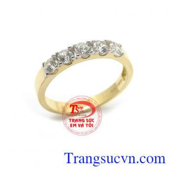 Công ty trang sức em và tôi chuyên cung cấp các sản phẩm đá quý, đá phong thủy, vàng, bạc, ngọc trai