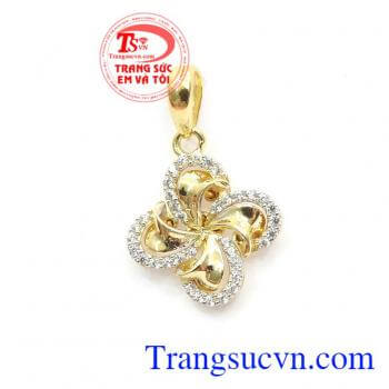 Mặt dây vàng tây xinh xắn mang phong cách trẻ trung,sang trọng, sản phẩm được nhập khẩu từ Hàn Quốc thiết kế tinh tế, kiểu dáng độc đáo,Mặt dây vàng tây xinh xắn