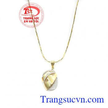 Công ty trang sức em và tôi chuyên cung cấp các sản phẩm đá quý, đá phong thủy, vàng, bạc, ngọc trai,Mặt dây chuyền vàng sang trọng